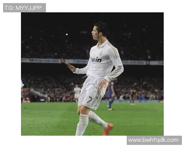 左脚神技足球明星的独特魅力与精彩瞬间揭秘